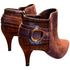 VINCE CAMUTO Selmente Size 7M Brown Suede Ankle Bootie Gold Detail Crocodile